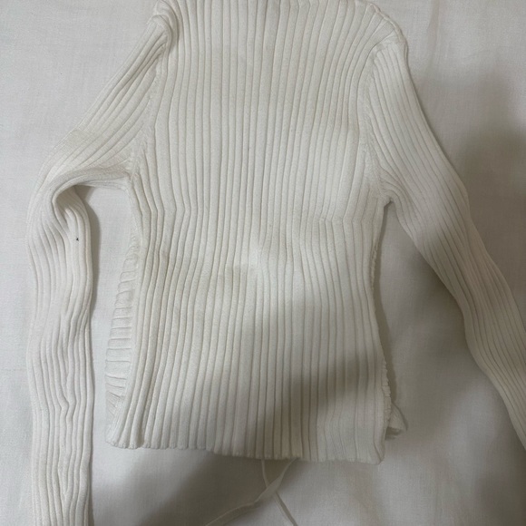 White Ribbed Backless Sweater - Picture 2 of 3